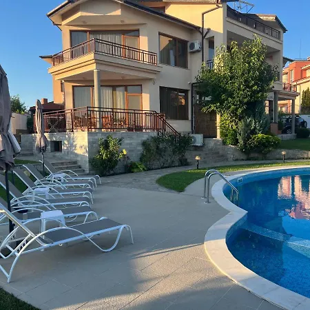 Family Dreams 3*